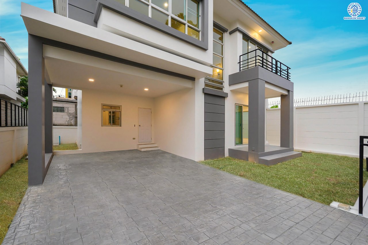 บ้านมือสองตกแต่งใหม่ โครงการ ไลฟ์ บางกอก บูเลอวาร์ด ปิ่นเกล้า-เพชรเกษม เนื้อที่กว้างกว่า 52.5 ตร.ว ฟังก์ชัน 3 ห้องนอน 3 ห้องน้ำ 2 ที่จอดรถ บนทำเลติดถนนพุทธมณฑลสาย4 ตอบโจทย์กับทุกครอบครัว ใกล้แหล่งช้อปปิ้ง "เซ็นทรัล ศาลายา" รถไฟฟ้าสายสีน้ำเงิน "สถานีหลักสอง" และจุดขึ้นทางด่วน "ศรีรัช"